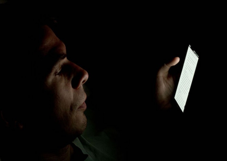 You Go Temporarily Blind After Glancing at Your Smartphone at Night