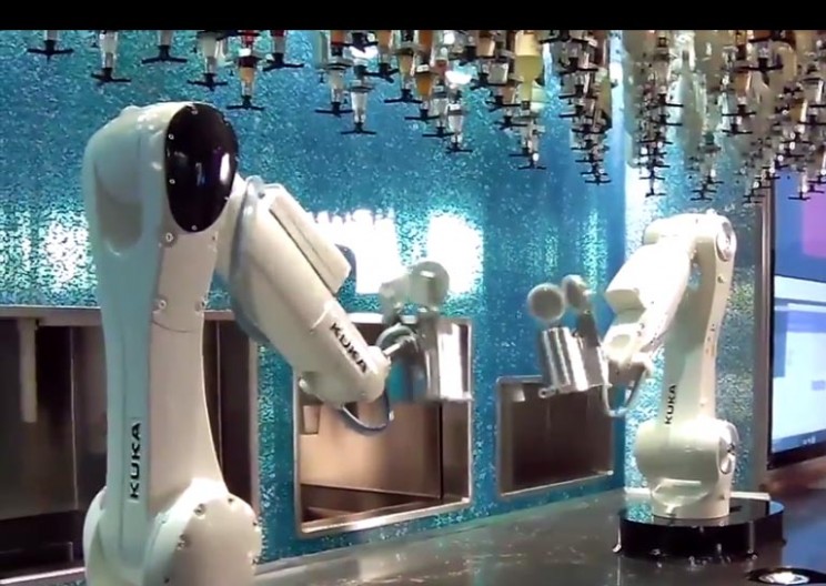 Las Vegas Is Getting A Robot Bar Where Bionic Bartenders Mix Drinks