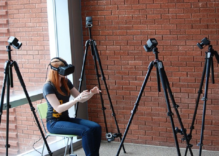 'Feeling' Prosthetic Limbs Using Virtual Reality