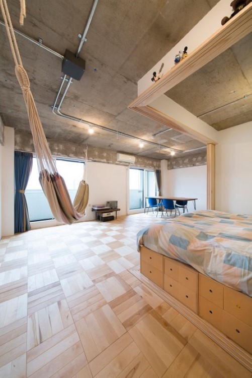 Tokyo bedsit turned into adaptable apartment thanks to partitions
