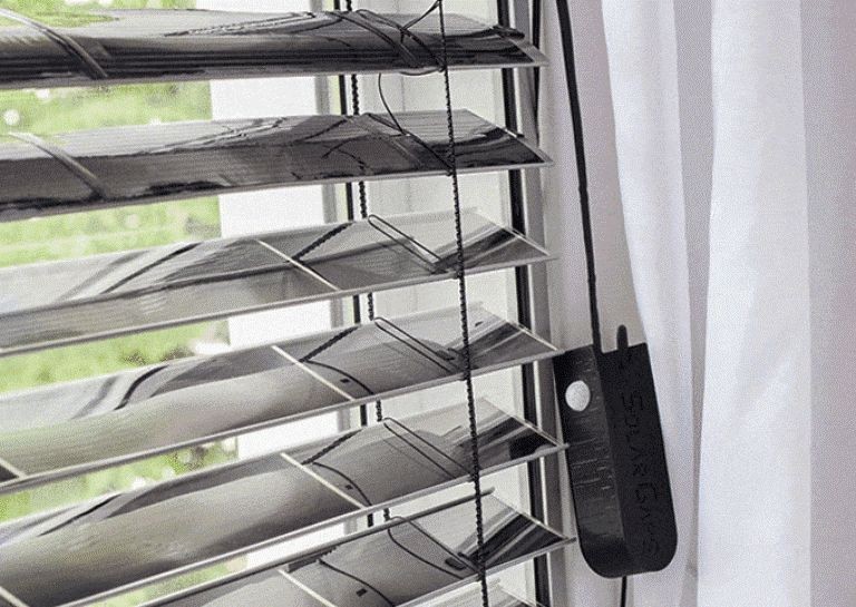 These Smart Window Blinds Can Generate Solar Power for Your Home