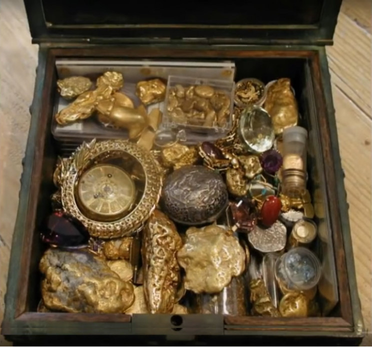 Purported contents of Fenn treasure chest Purported contents of Fenn treasure chest