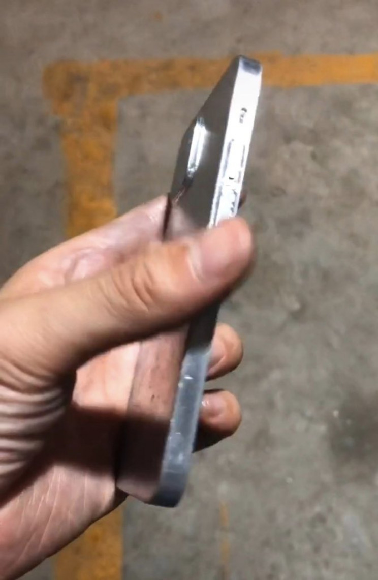 Leaked iPhone 12 Molds Show Radical Changes in Design Leaked iPhone 12 Molds Show Radical Changes in Design