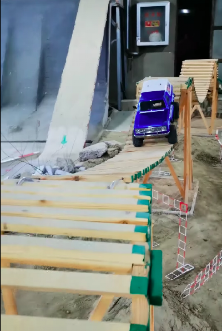 RC Chevy Blazer Smashes Its Way Through Obstacle Course RC Chevy Blazer Smashes Its Way Through Obstacle Course