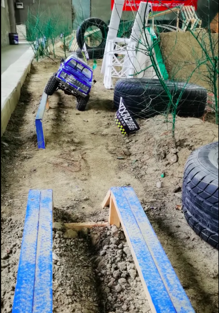 RC Chevy Blazer Smashes Its Way Through Obstacle Course RC Chevy Blazer Smashes Its Way Through Obstacle Course