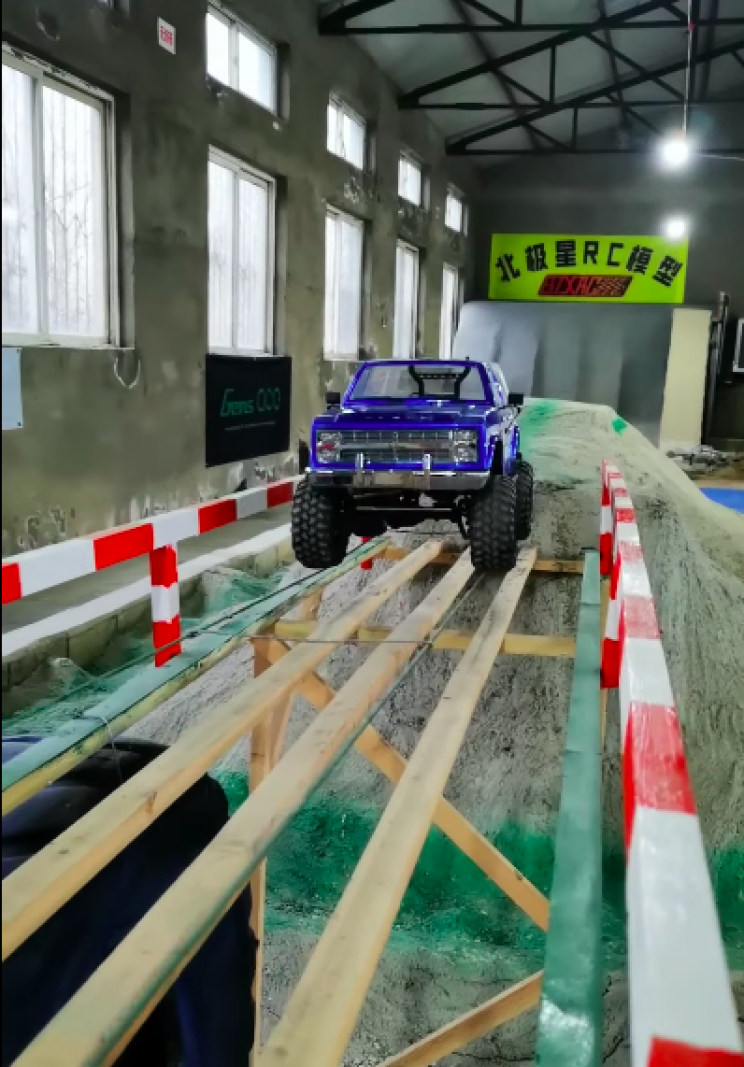 RC Chevy Blazer Smashes Its Way Through Obstacle Course RC Chevy Blazer Smashes Its Way Through Obstacle Course