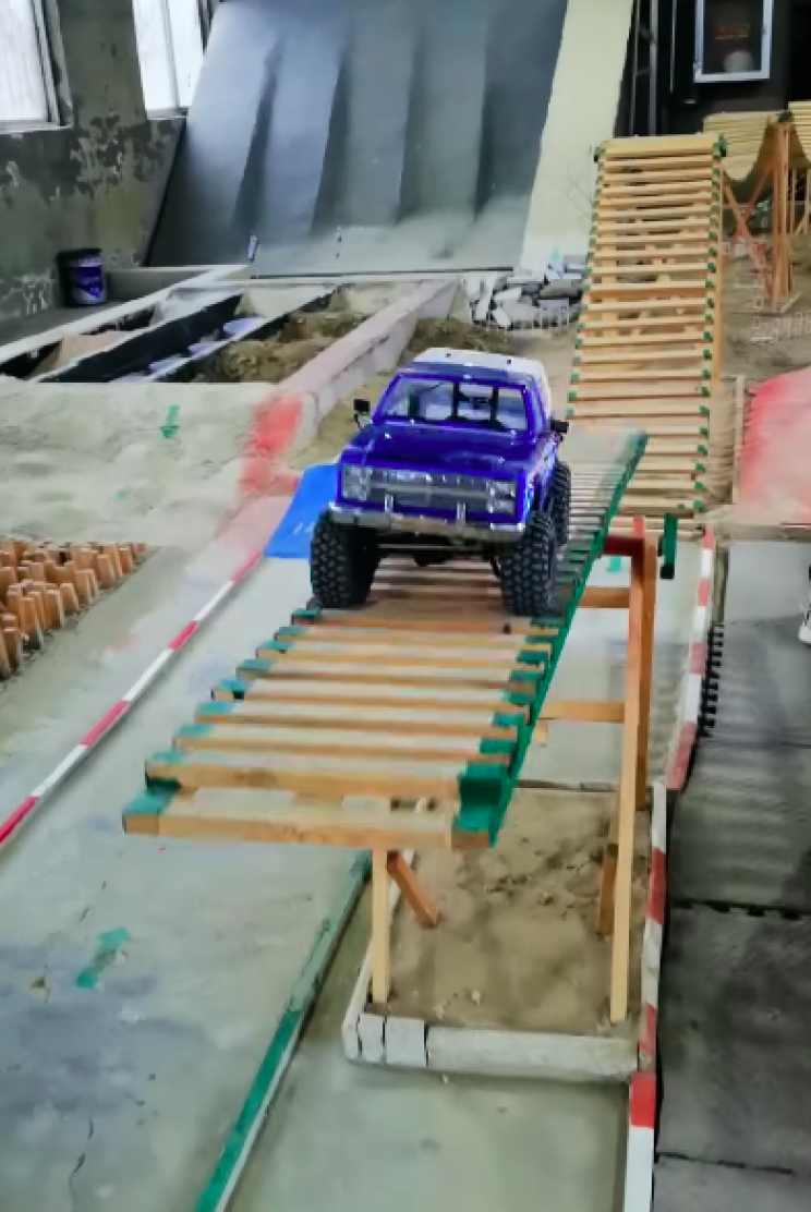 RC Chevy Blazer Smashes Its Way Through Obstacle Course RC Chevy Blazer Smashes Its Way Through Obstacle Course