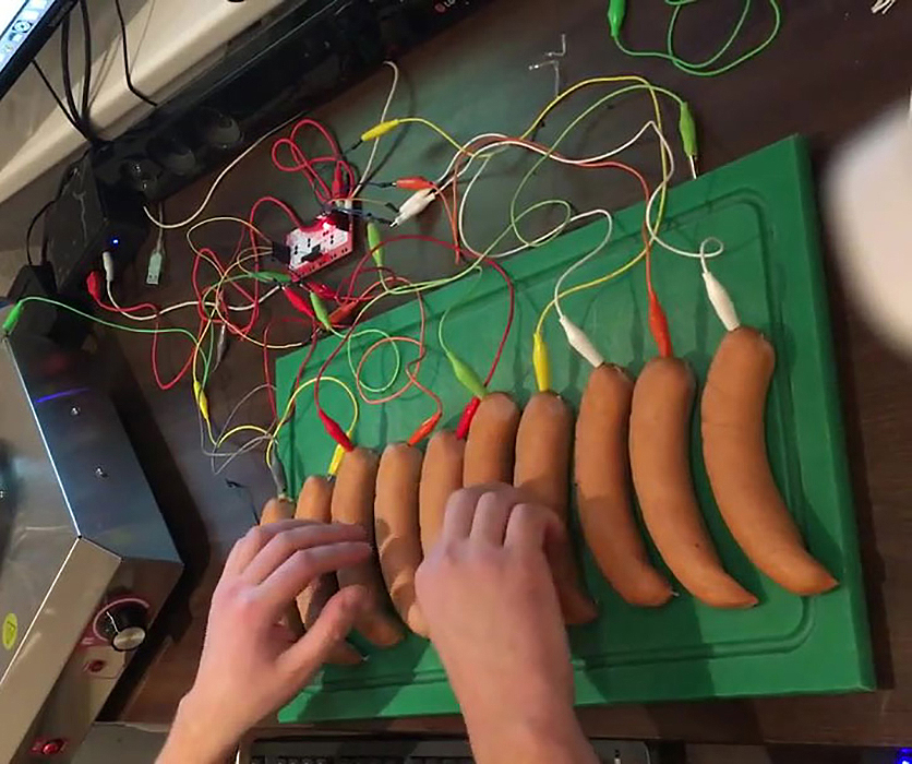 German Hacker Turns 10 Sausages into a Working Piano German Hacker Turns 10 Sausages into a Working Piano