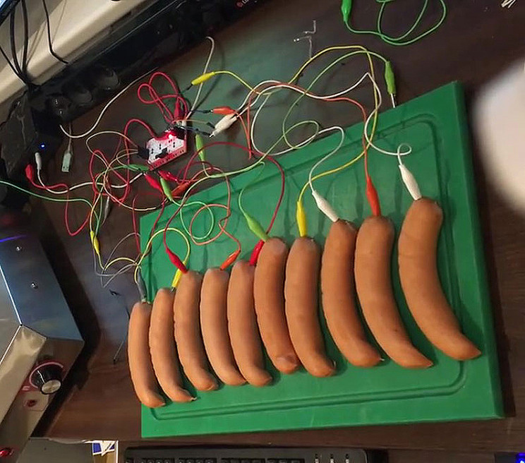 German Hacker Turns 10 Sausages into a Working Piano German Hacker Turns 10 Sausages into a Working Piano