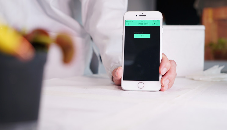 Engineers Control Venus Flytraps Through Smartphones