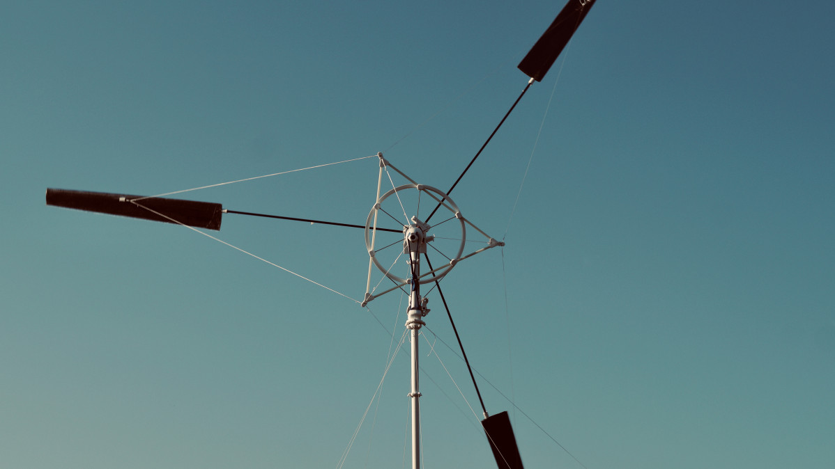Portable Wind Turbine Generates Energy to Power Your Electronics Portable Wind Turbine Generates Energy to Power Your Electronics