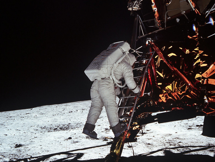 apollo 11 first words on moon