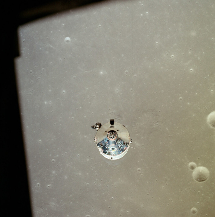 apollo 11 Eagle descending