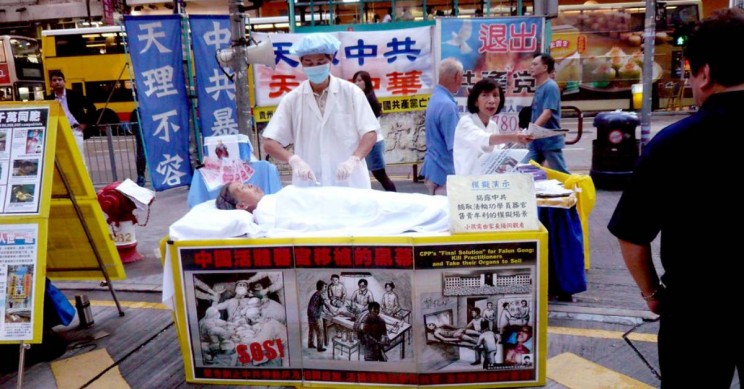 Falun-Gong-Protesting-Organ-Harvesting Falun Gong Protest Organ Harvesting
