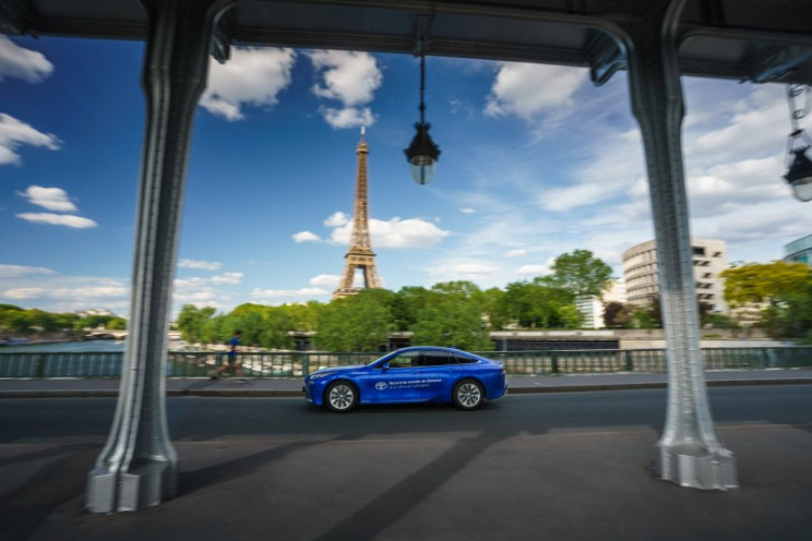 Toyota Mirai Breaks World Record for Driving on Hydrogen with 623 Miles Toyota Mirai Breaks World Record for Driving on Hydrogen with 623 Miles