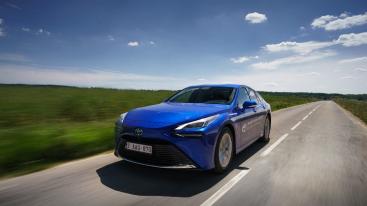Toyota Mirai Breaks World Record for Driving on Hydrogen with 623 Miles