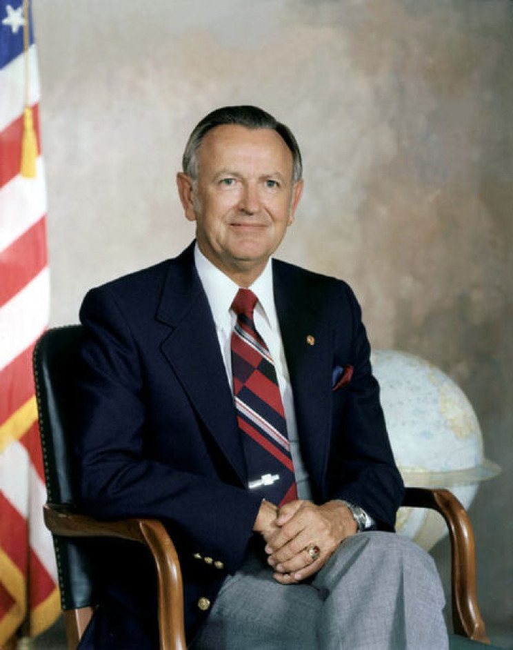 Christopher Kraft, NASA's Mission Control Pioneer, Dies at 95
