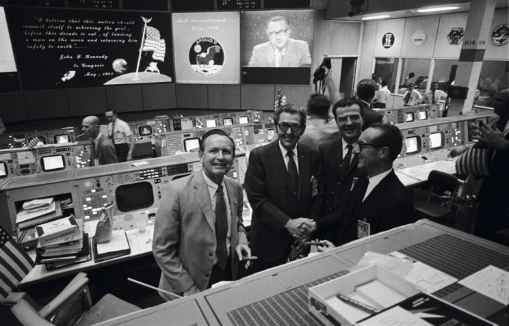 Christopher Kraft, NASA's Mission Control Pioneer, Dies at 95