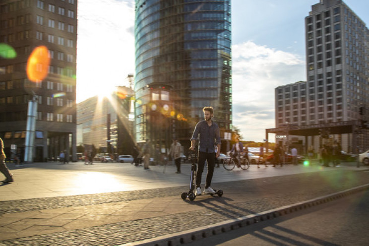 Audi's e-Scooter-Skateboard Hybrid 'Handles Like Surfing'