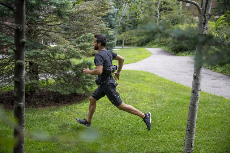 Scientists Have Created an Exosuit That Helps You Walk and Run Simultaneously Scientists Have Created an Exosuit That Helps You Walk and Run Simultaneously