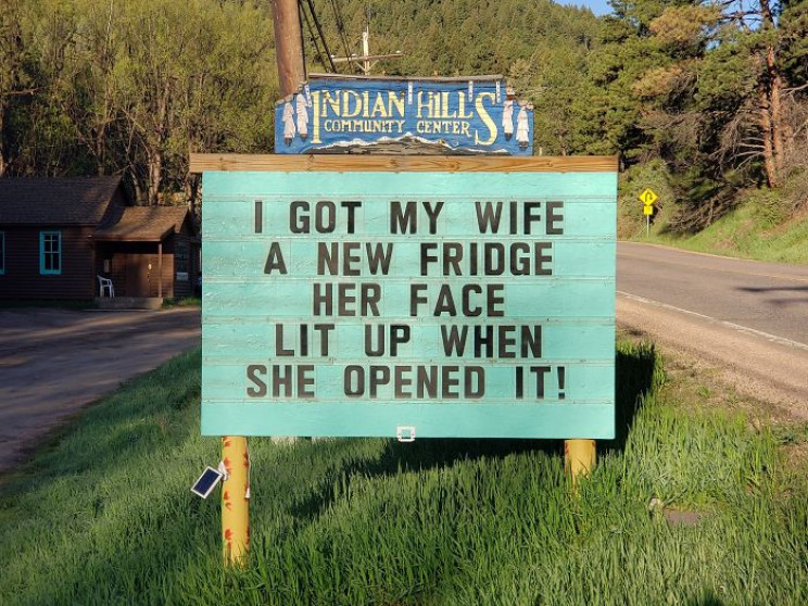 9 of the Funniest Puns Displayed on Public Signs in Colorado