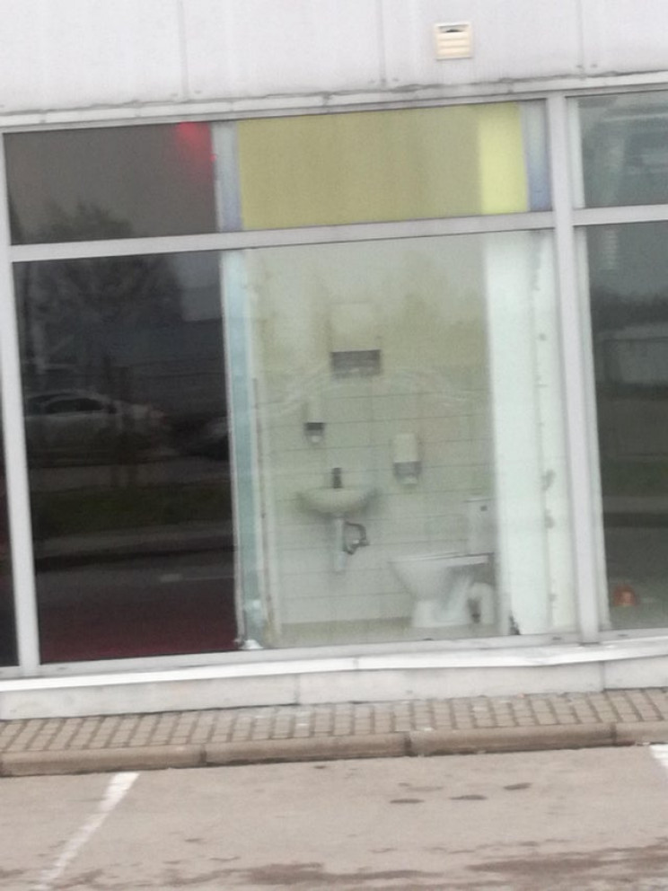 bad architectural decisions toilet