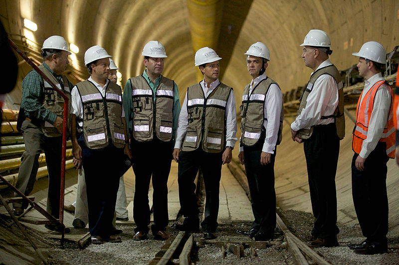 longest tunnel emisor