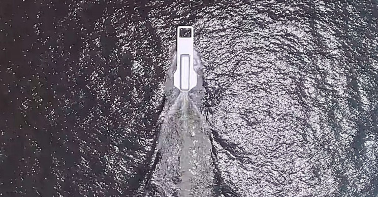 zipper-shaped-ship-from-above Zipper-Shaped Ship From Above