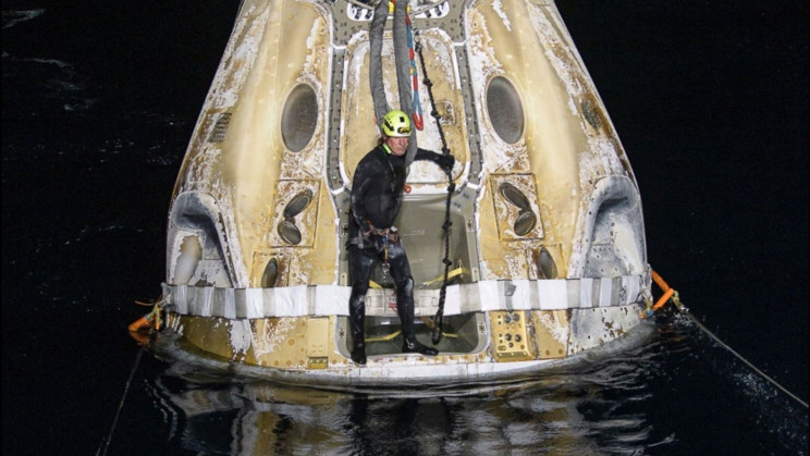 NASA and SpaceX Crew-1 Lands in Historic Nighttime Splashdown