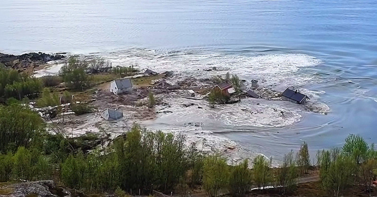 Mudslide in Arctic Norway sweeps houses into the sea