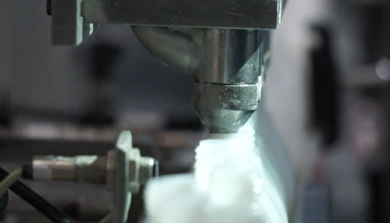 dye making filling bottles