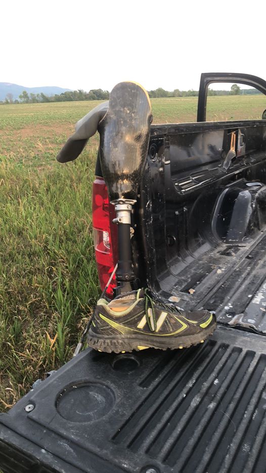 Amputee Skydiver Drops Prosthetic Leg, Eagle-Eyed Farmer Returns It Amputee Skydiver Drops Prosthetic Leg, Eagle-Eyed Farmer Returns It