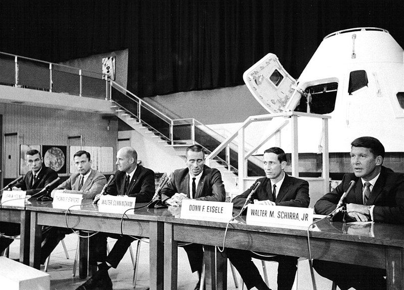 eugene cernan apollo 17 crew