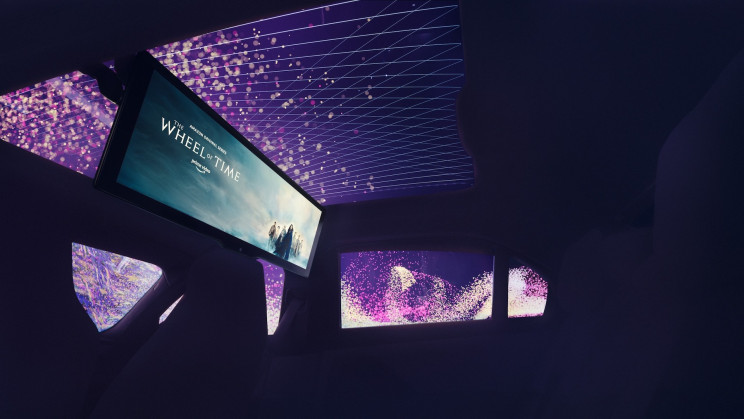 BMW's New 31-Inch 8K Screen Will Turn Your Car Into a Rolling Cinema