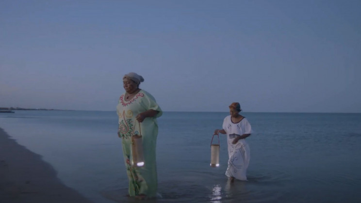 This Portable Lantern Can Be Charged By Salt Water or Urine