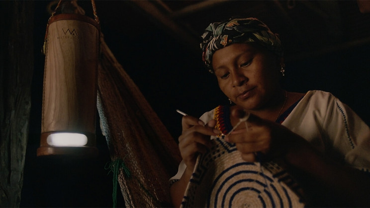 This Portable Lantern Can Be Charged By Salt Water or Urine This Portable Lantern Can Be Charged By Salt Water or Urine