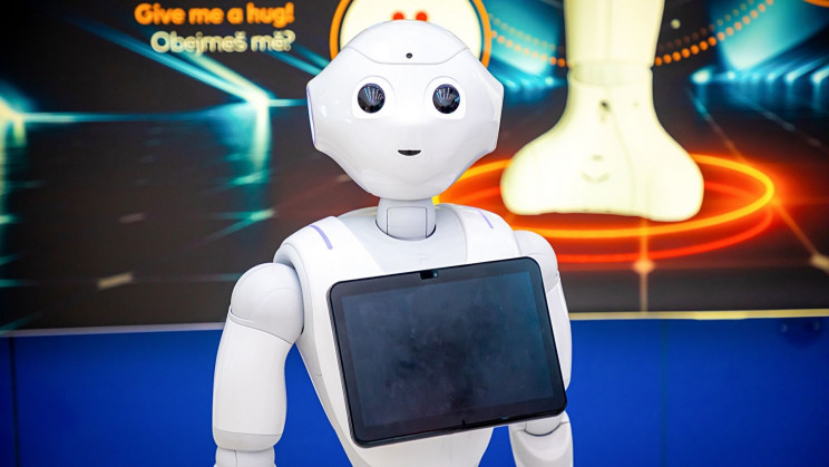 Pepper Robot Voices Its 'Inner Thoughts' to Boost User Trust