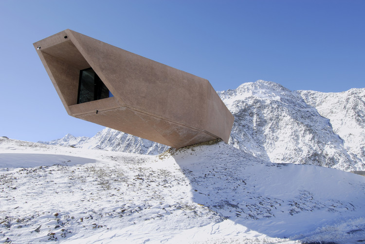 Architectural Marvels That Seem to Defy the Laws of Science Architectural Marvels That Seem to Defy the Laws of Science