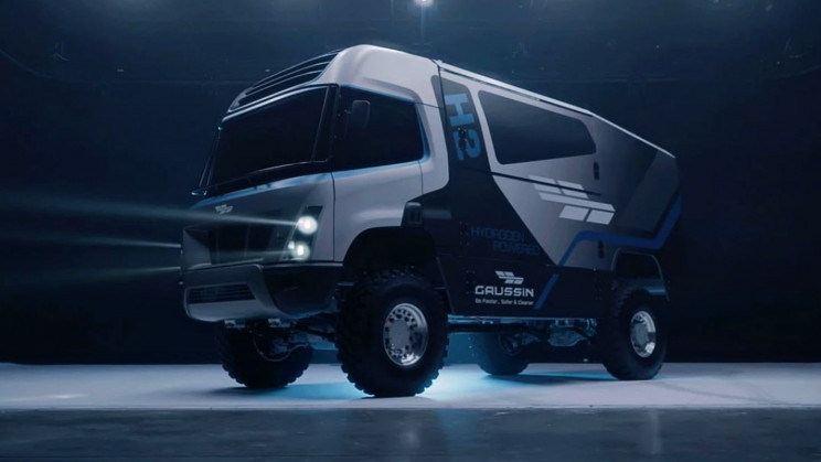 The First Hydrogen-Powered Truck Will Race Through Massive Sand Dunes in 2022