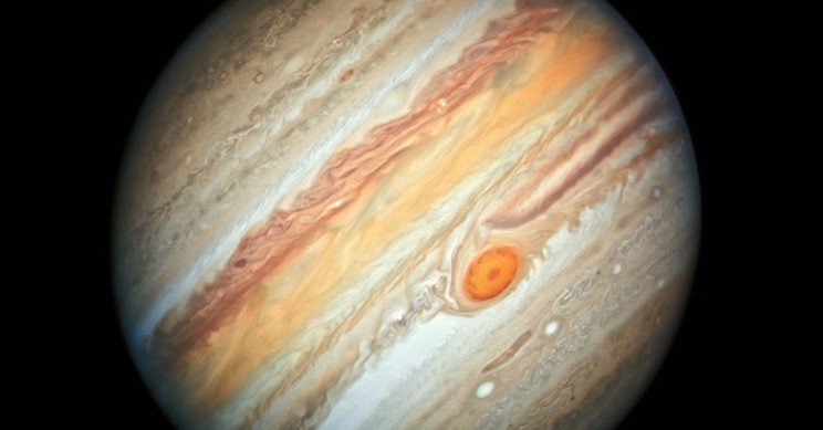 Striking High-Res Photos of Jupiter Show Holes in Its Great Red Spot