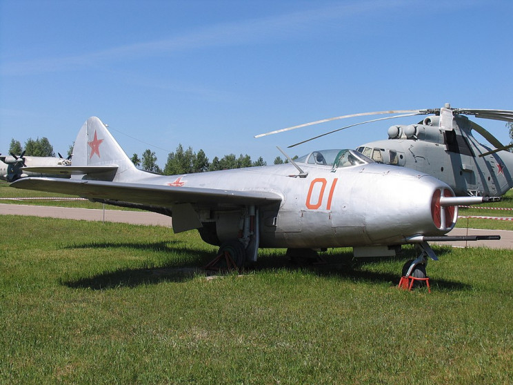 early jets MiG-9