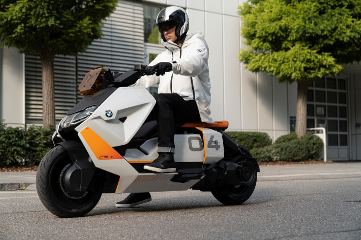 BMW’s New ‘Moving Screen’ Electric Scooter Concept Unveiled BMW’s New ‘Moving Screen’ Electric Scooter Concept Unveiled