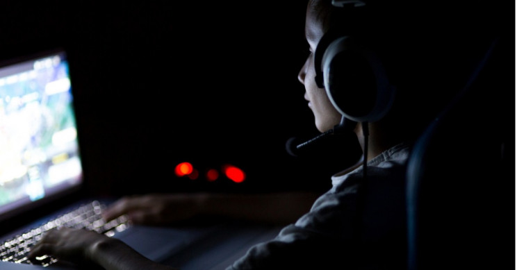 Teen Drives Mom Crazy Playing Hours of Fortnite, Wins $3 Million in Tournament
