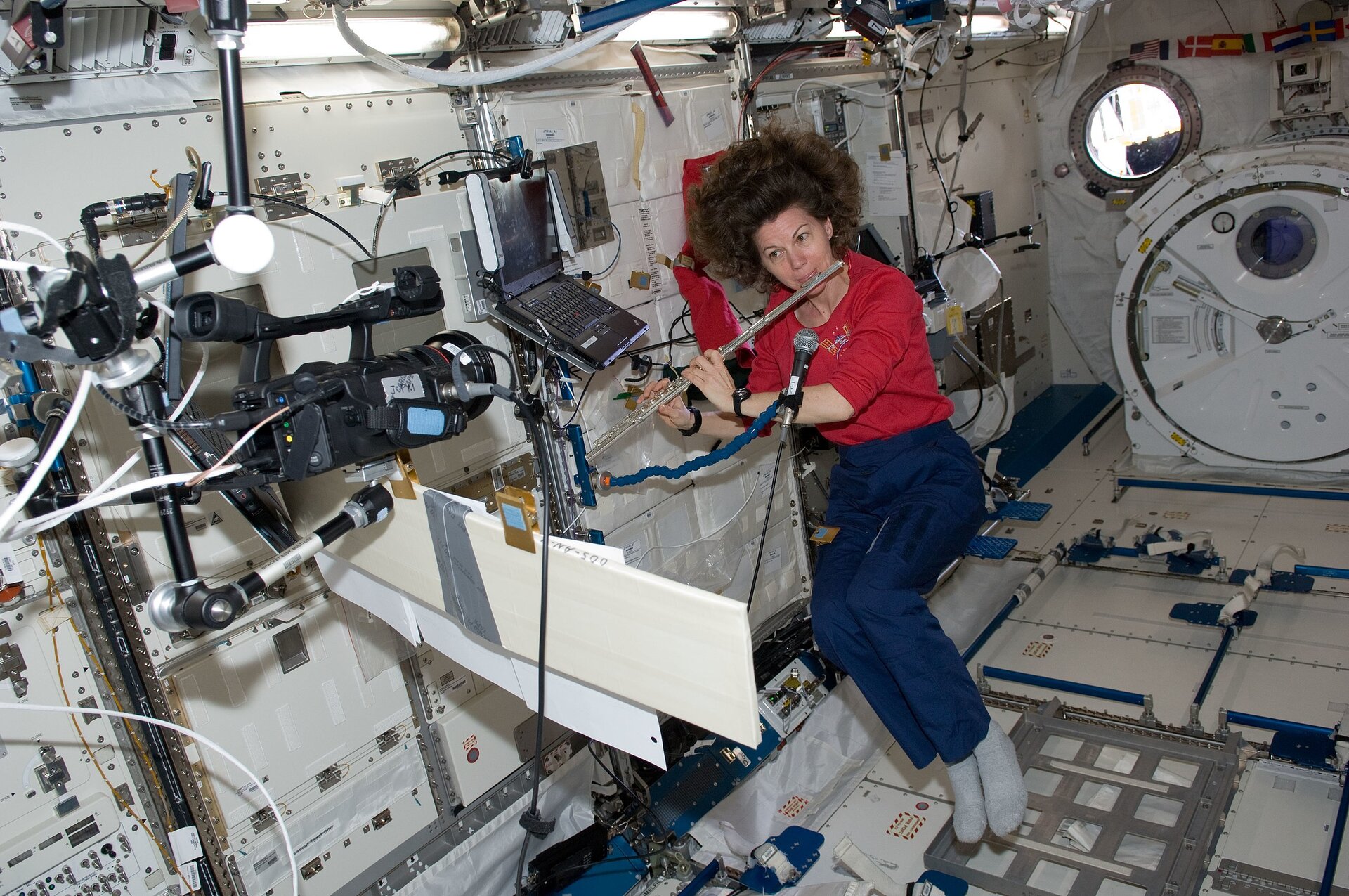 COVID-19: 7 Methods Astronauts Use to Cope with Long-Term Confinement COVID-19: 7 Methods Astronauts Use to Cope with Long-Term Confinement