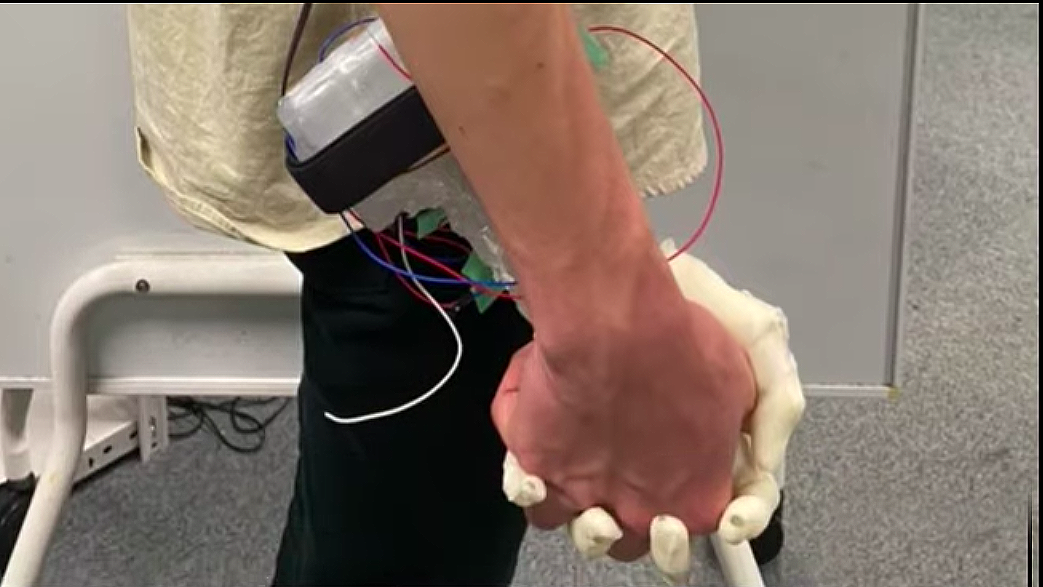 Japanese Inventors Create Wacky 'Robotic Girlfriend Hand' Japanese Inventors Create Wacky 'Robotic Girlfriend Hand'