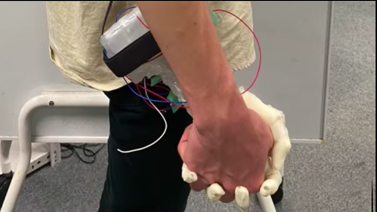 Japanese Inventors Create Wacky 'Robotic Girlfriend Hand' Japanese Inventors Create Wacky 'Robotic Girlfriend Hand'
