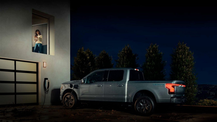 Ford's electric truck F-150 Lightning is able to power houses for 3 days