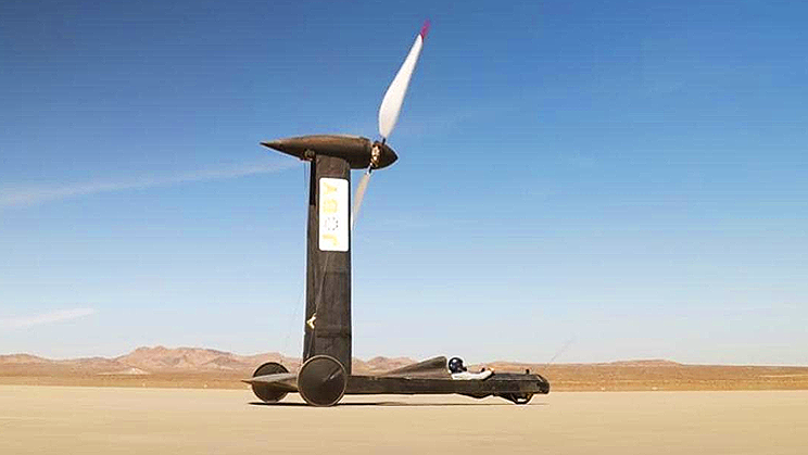 A Physicist and a YouTuber Bet $10,000 On Whether A Wind-Powered Vehicle Outrun the Wind