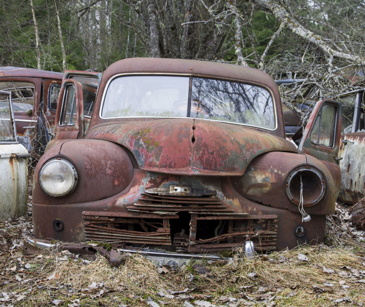 Photographer Documents Sweden's Abandoned Car Cemetery Photographer Documents Sweden's Abandoned Car Cemetery