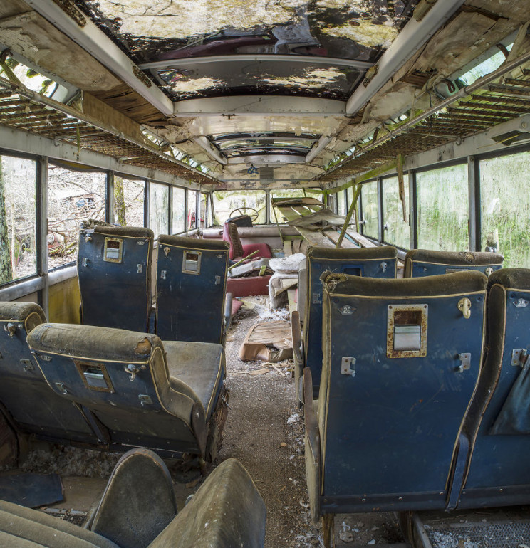Photographer Documents Sweden's Abandoned Car Cemetery Photographer Documents Sweden's Abandoned Car Cemetery
